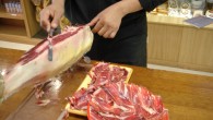 Oggi vi metto in linea una video  affinché possiate vedere rapidamente come si deve fare per tagliare il prosciutto spagnolo iberico “Pata Negra”. 1 – Assicuratevi che il prosciutto Pata...